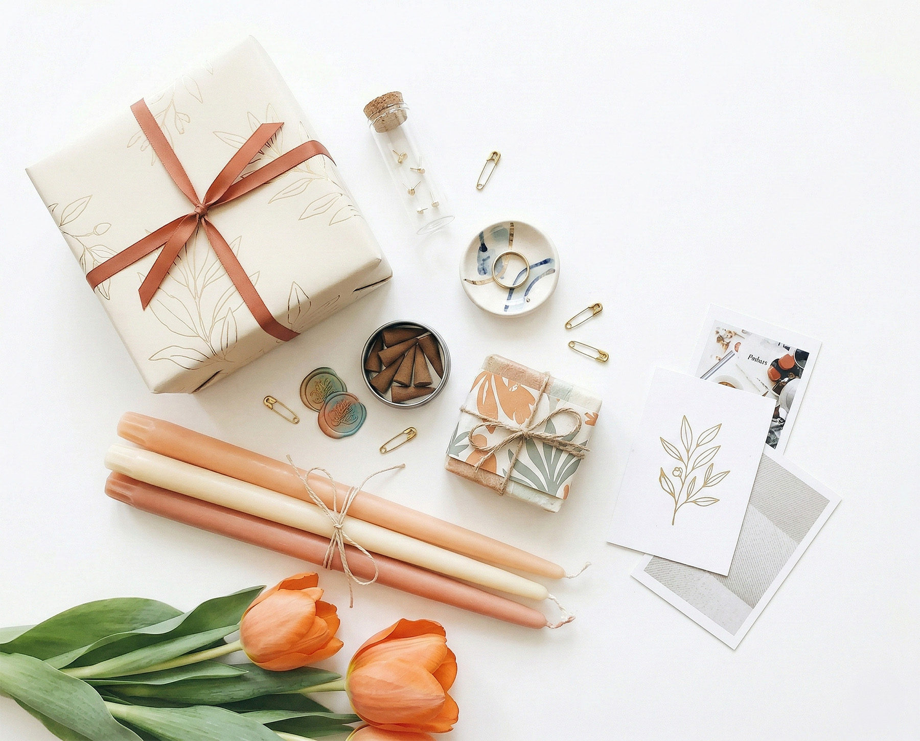 Curated gift guides under $25